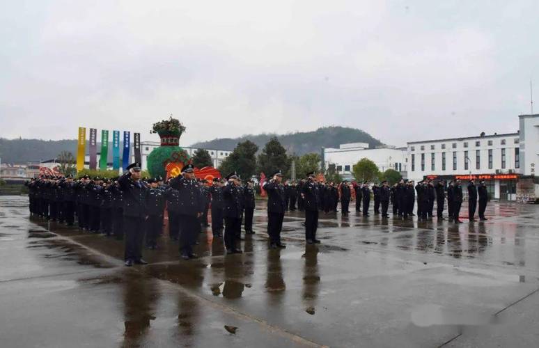 贵州福泉市到龙昌镇福泉监狱有多少公里？牛场到瓮安要多久