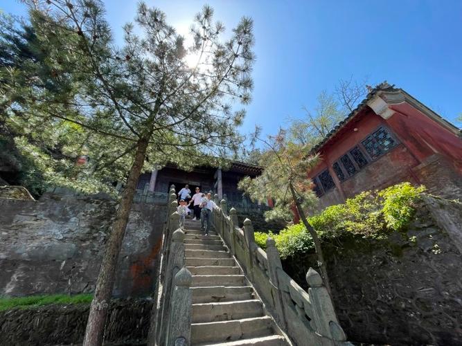 武当山走路多久可以登顶？爬武当山要爬多久